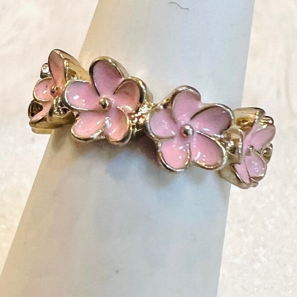 Super cute pink enamel floral vintage size 5 1/2 band ring​ - Picture 1 of 2